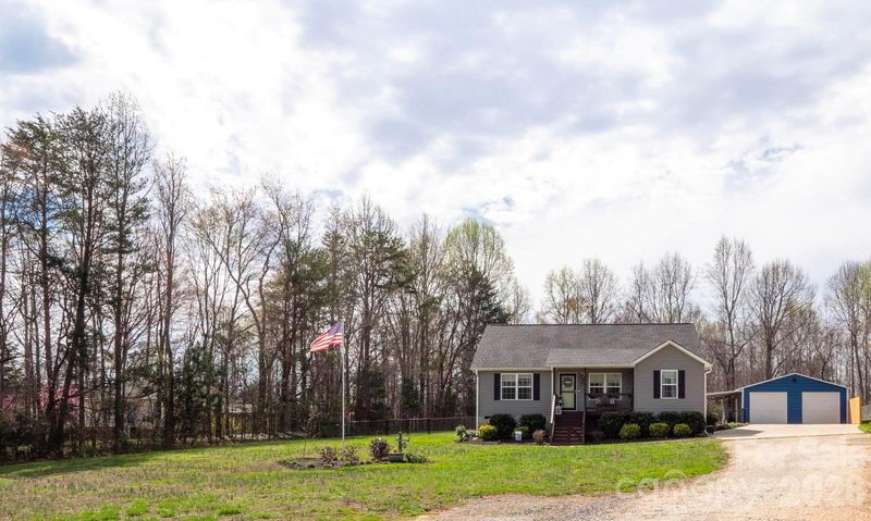 2979 Greenleaf Rd, Clover, SC 29710