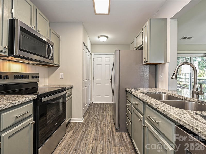 1225 Eagles Landing Dr, Charlotte, NC 28214