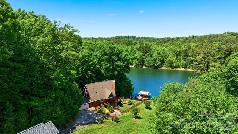 1925 Lake Acres Dr, Hickory, NC 28601