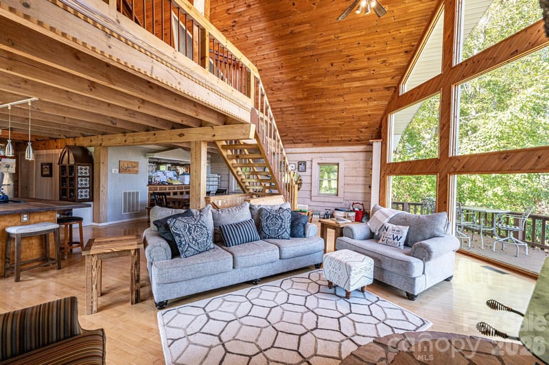 1925 Lake Acres Dr, Hickory, NC 28601