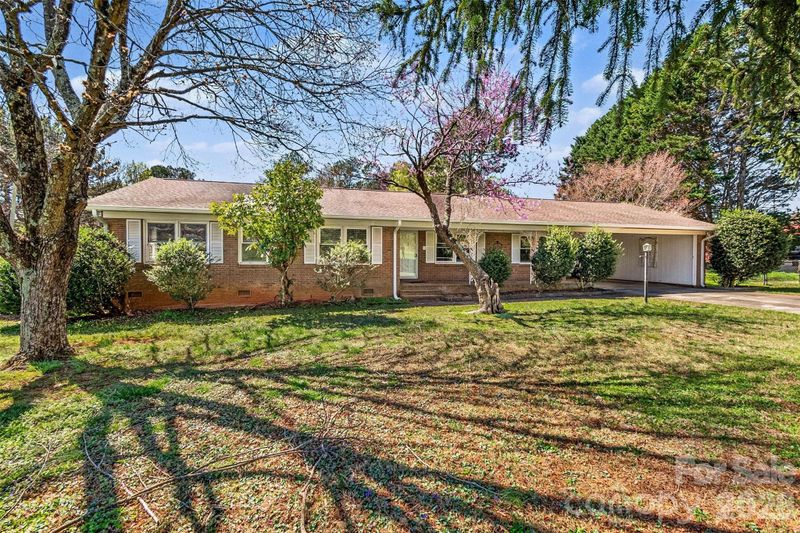 1388 Smith Farm Rd, Lincolnton, NC 28092