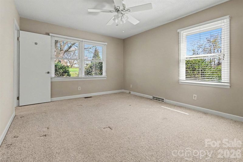 1388 Smith Farm Rd, Lincolnton, NC 28092