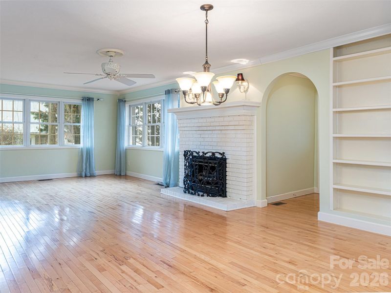 113 5th St, Black Mountain, NC 28711