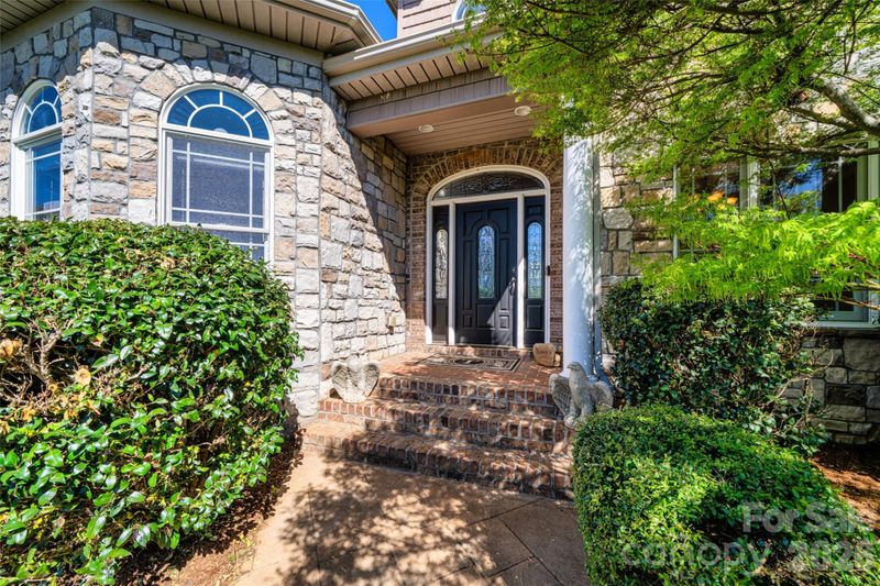 5873 Bakers Point, Hickory, NC 28602