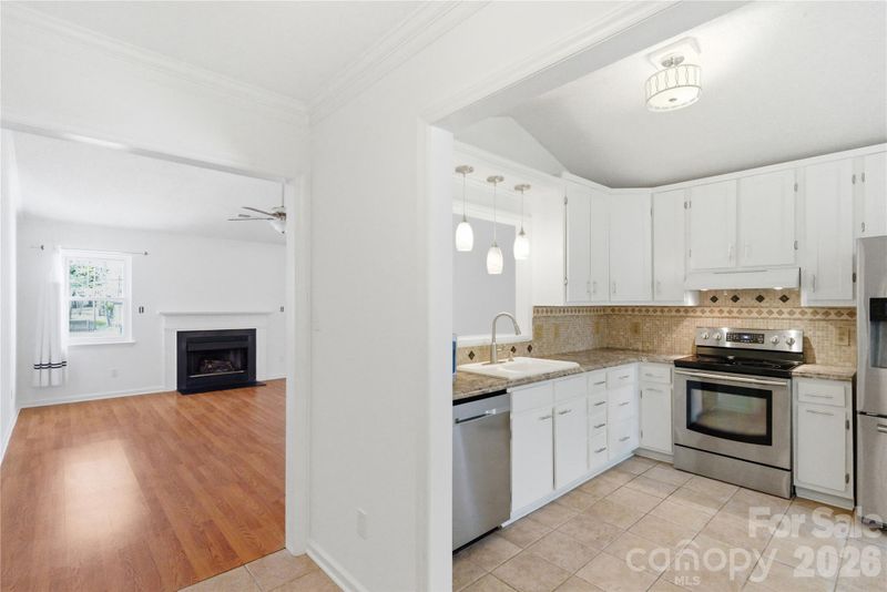 2909 Oakcroft Dr, Matthews, NC 28105