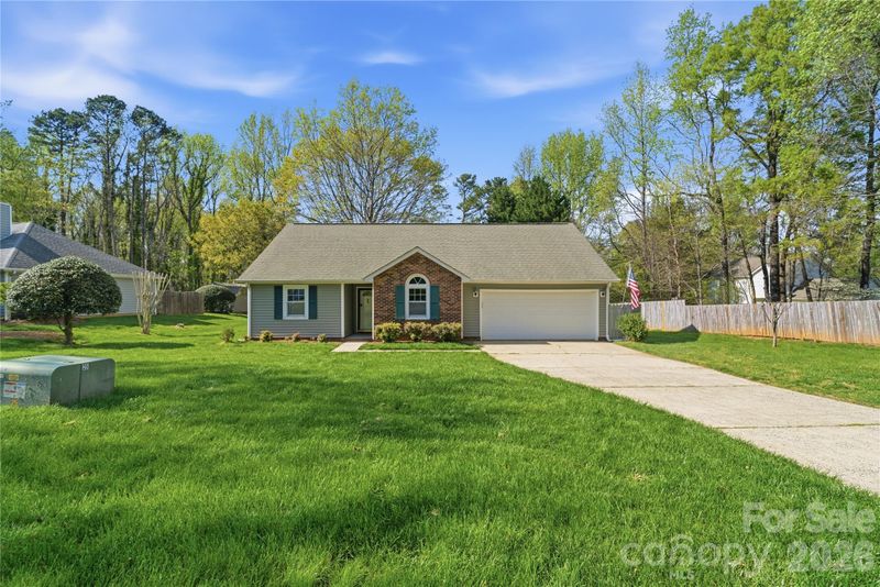 2909 Oakcroft Dr, Matthews, NC 28105