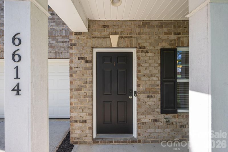6614 Bluegill Rd, Charlotte, NC 28216