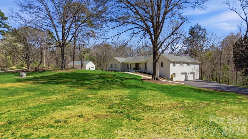 913 Kelly Rd, Mount Holly, NC 28120