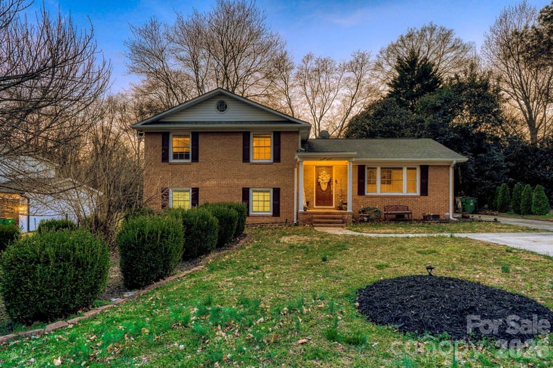 1315 Shady Bluff Dr, Charlotte, NC 28211
