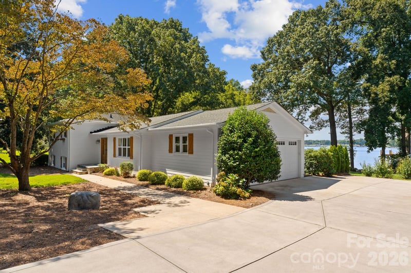 138 Lakefront Dr, Mooresville, NC 28117