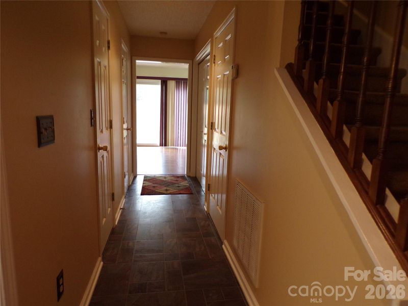 869 21st Ave NE, Hickory, NC 28601