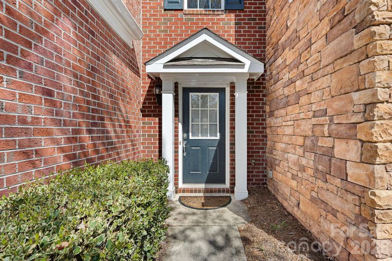 10437 Blairbeth St, Charlotte, NC 28277