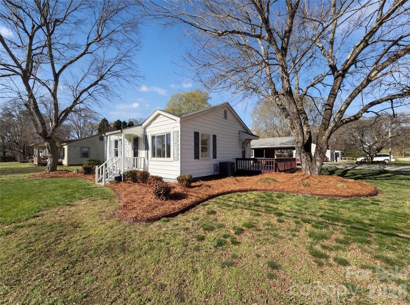 1433 Midlake Rd, Kannapolis, NC 28083