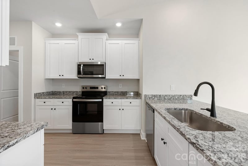 6623 Fairford Dr, Charlotte, NC 28215