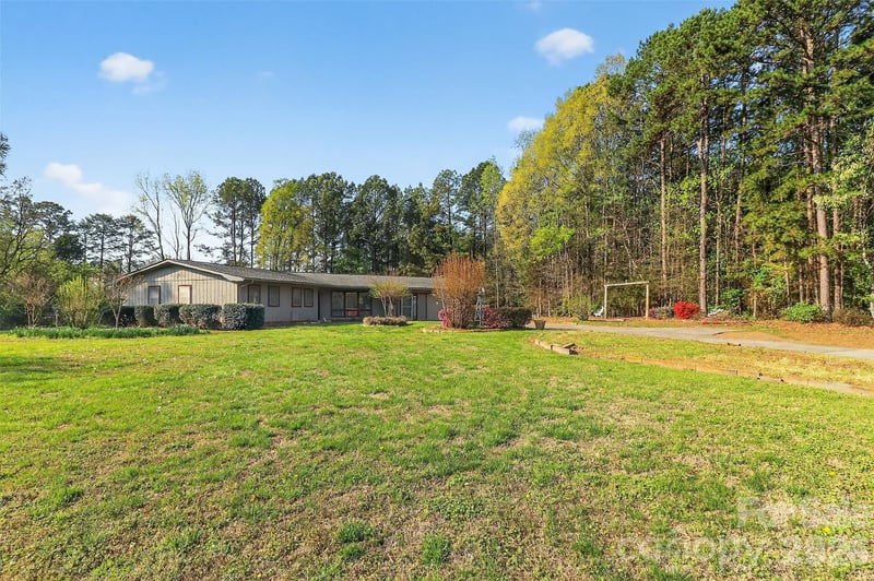 9516 Westmoreland Rd, Cornelius, NC 28031