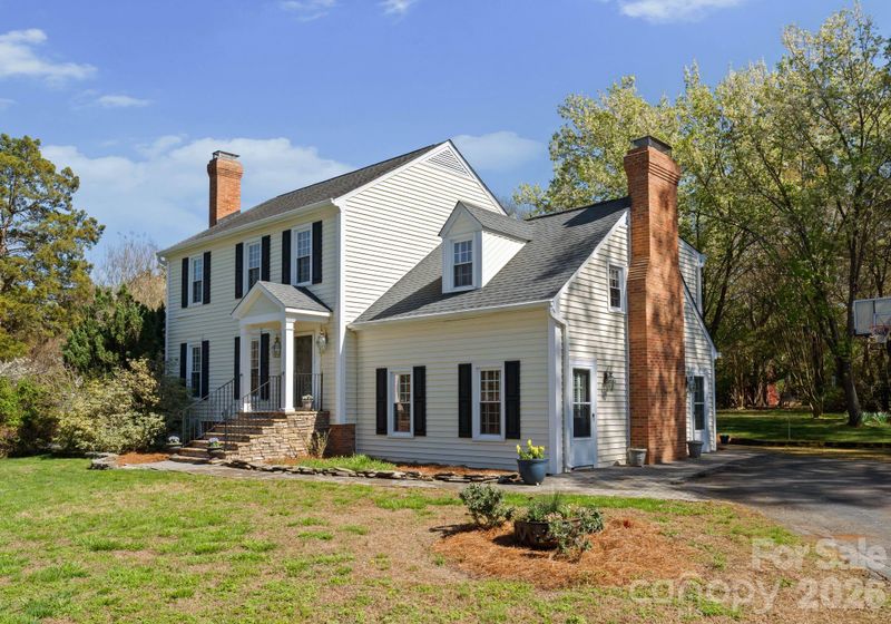 5221 Summer Gate Dr, Charlotte, NC 28226