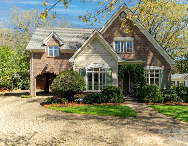 2837 Forest Dr, Charlotte, NC 28211