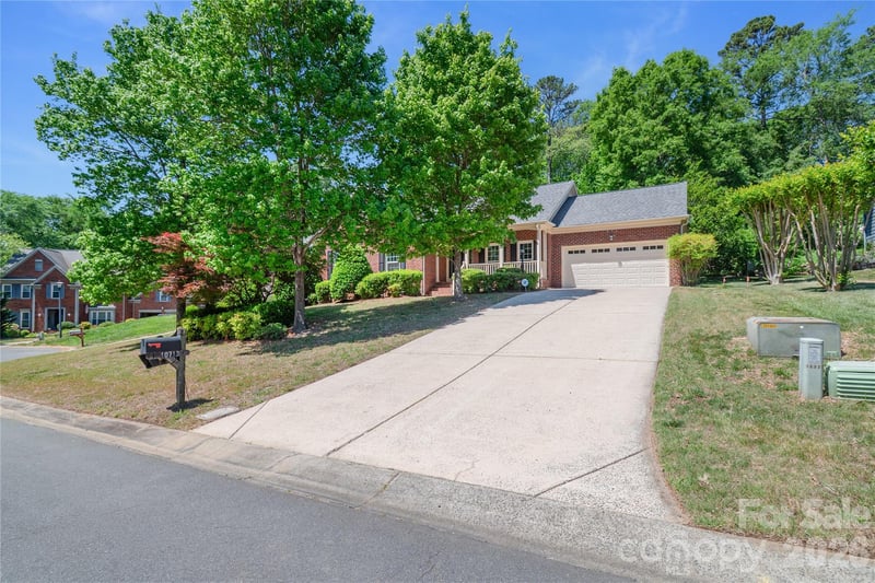 10713 Ridge Acres Rd, Charlotte, NC 28214
