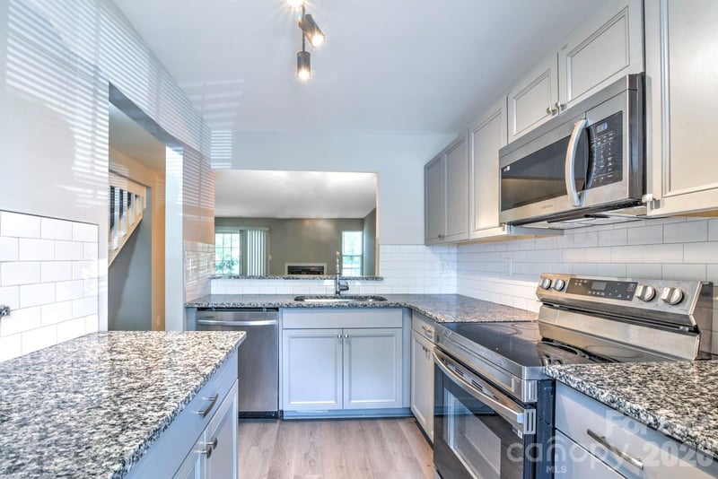 6129 Windsor Gate Ln, Charlotte, NC 28215