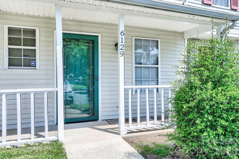 6129 Windsor Gate Ln, Charlotte, NC 28215