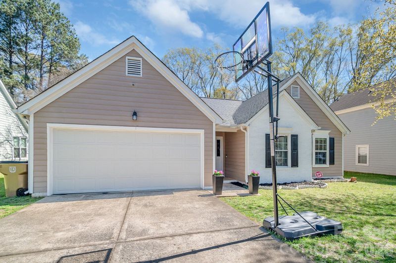 3310 Brooktree Ln, Indian Trail, NC 28079