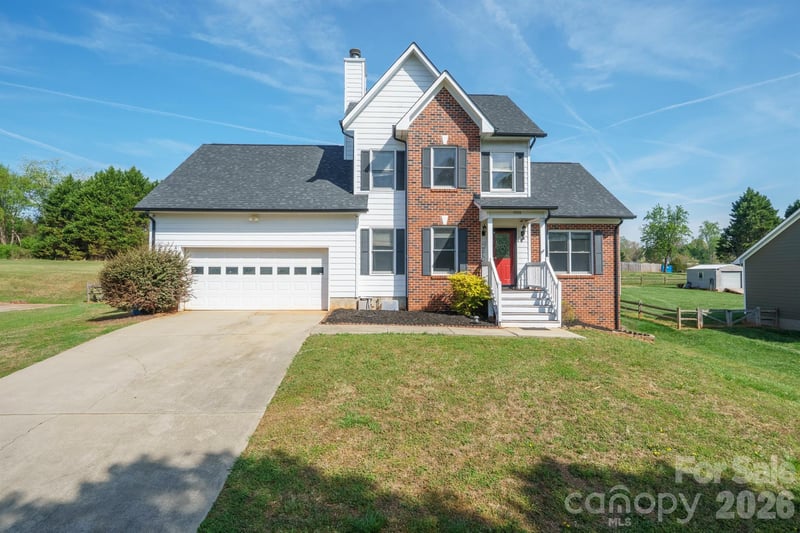 5406 Winding Oak Dr, Hickory, NC 28602