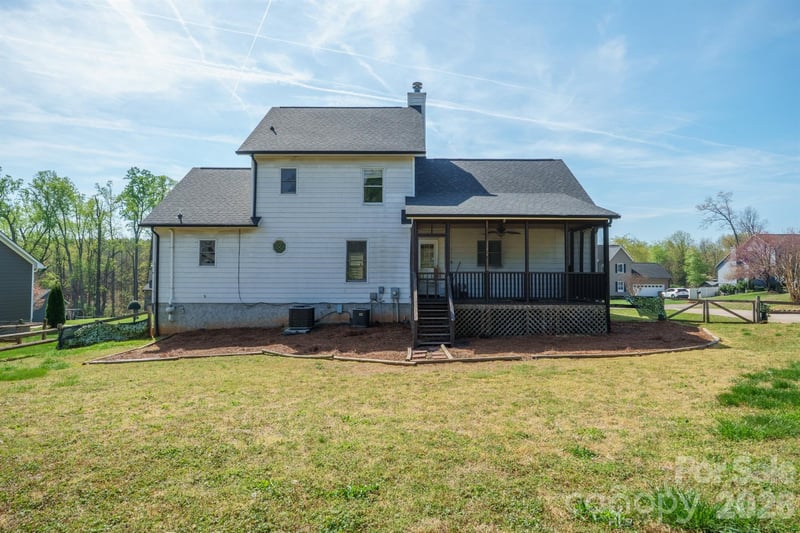 5406 Winding Oak Dr, Hickory, NC 28602