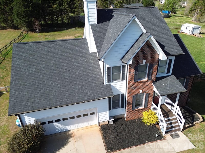 5406 Winding Oak Dr, Hickory, NC 28602