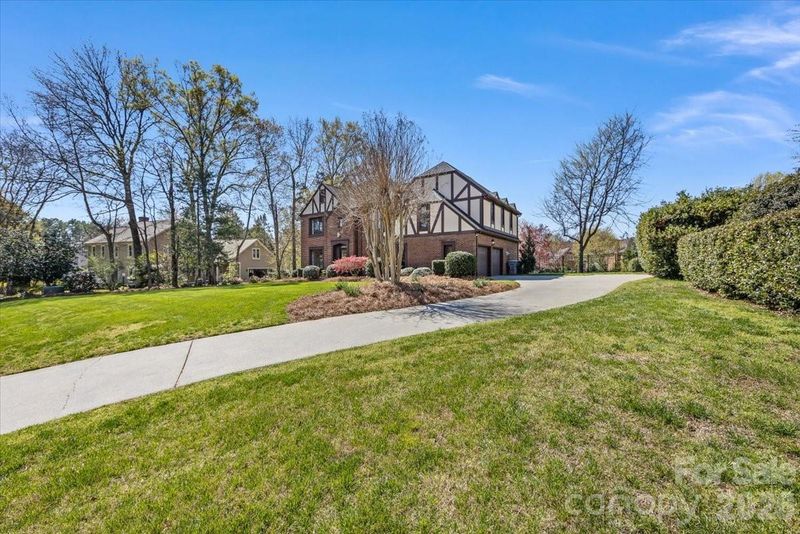 10149 Foxhall Dr, Charlotte, NC 28210