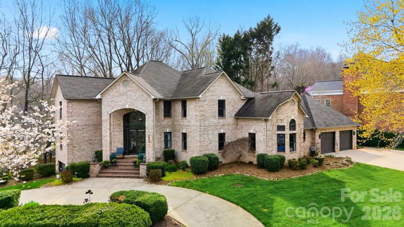 4624 9th St NE, Hickory, NC 28601