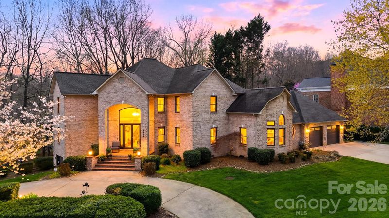 4624 9th St NE, Hickory, NC 28601