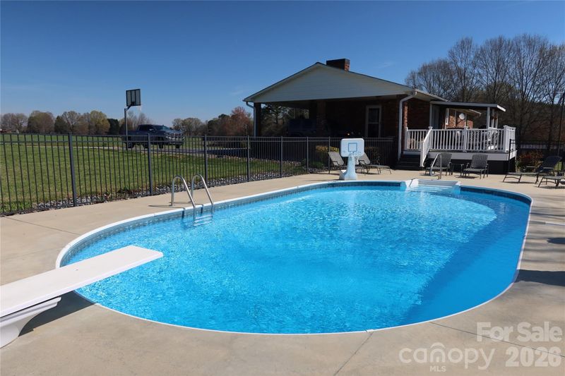4061 Optimist Dr, Newton, NC 28658