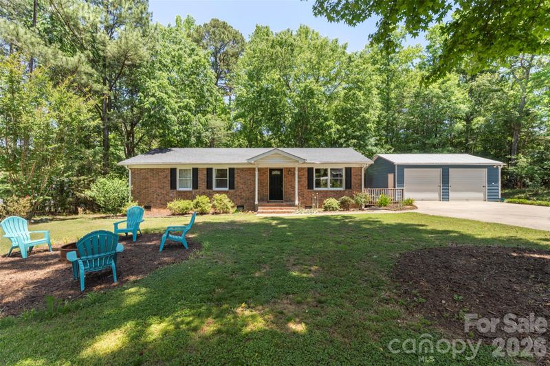 1122 Pine Knot Ct, Clover, SC 29710