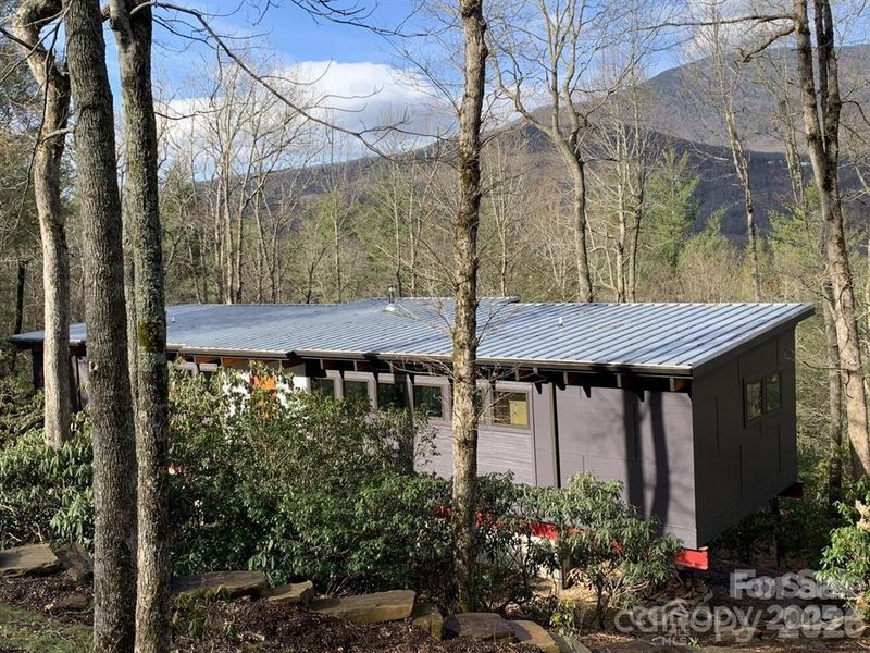 448 Mt Mitchell Dr, Burnsville, NC 28714