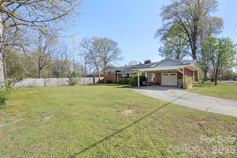 2108 S Cannon Blvd, Kannapolis, NC 28083