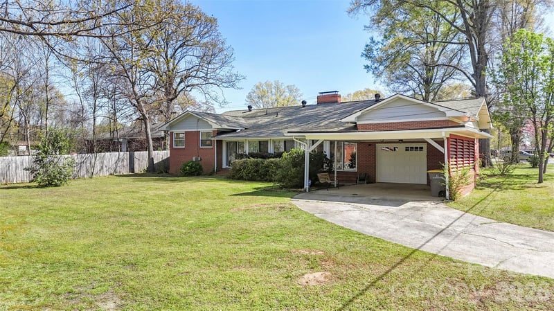 2108 S Cannon Blvd, Kannapolis, NC 28083