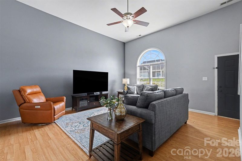255 19th Ave SE, Hickory, NC 28602