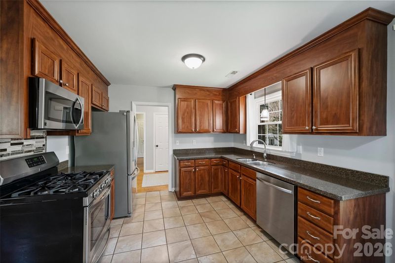 2310 Oldenburg Dr, Charlotte, NC 28210