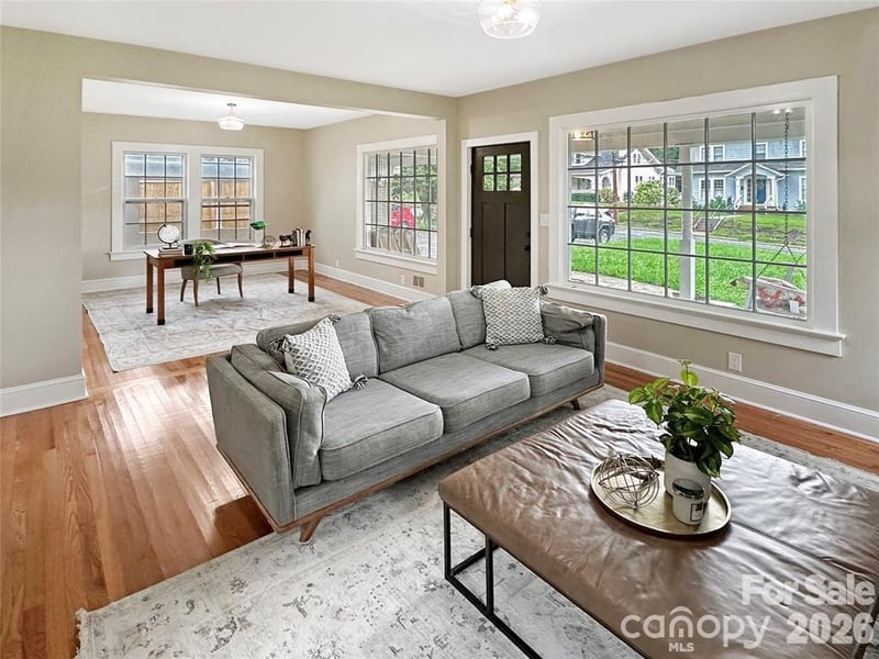 317 8th St NW, Hickory, NC 28601