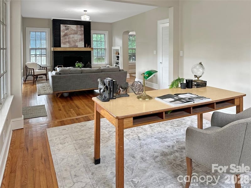 317 8th St NW, Hickory, NC 28601