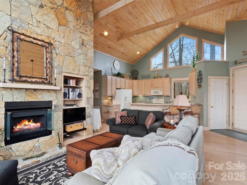 2163 Mountain Air Dr, Burnsville, NC 28714