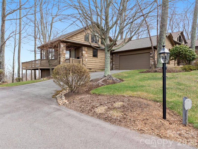 2163 Mountain Air Dr, Burnsville, NC 28714