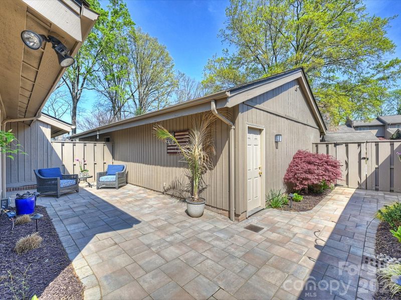 5315 Wingedfoot Rd, Charlotte, NC 28226