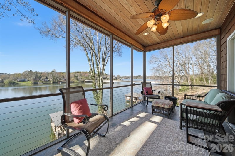 152 Bridge Pointe Ln, Hickory, NC 28601