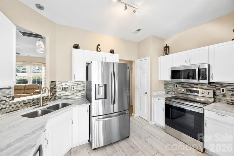 624 Cliffs Inn Cir, Charlotte, NC 28214