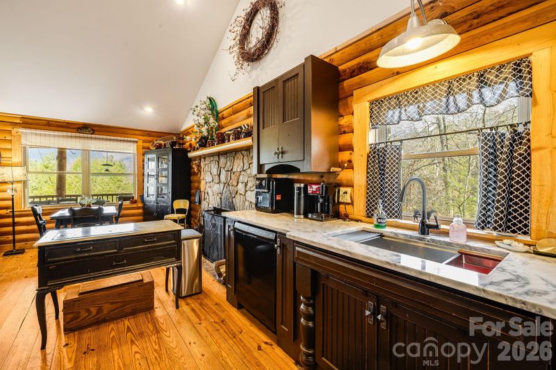 409 Hamlet Dr, Burnsville, NC 28714