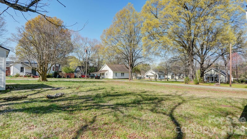 224 W Mills Ave, Mooresville, NC 28115
