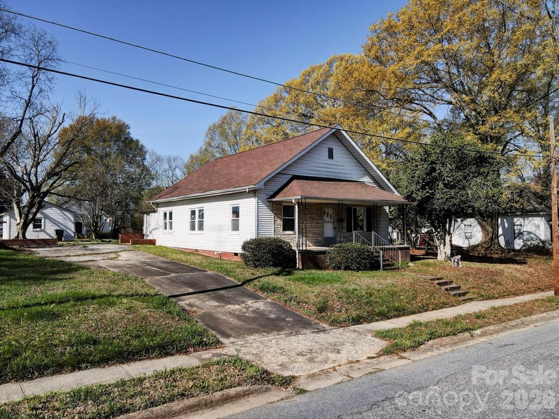 224 W Mills Ave, Mooresville, NC 28115