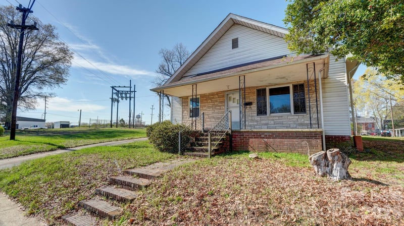 224 W Mills Ave, Mooresville, NC 28115