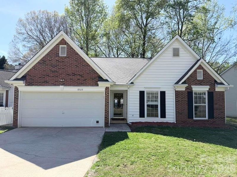 8523 Boxford Ct, Charlotte, NC 28215